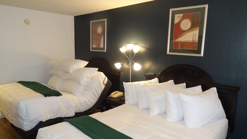 Baymont By Wyndham Petoskey Motel Buitenkant foto
