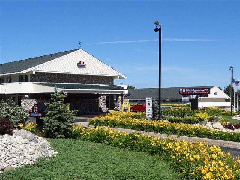 Baymont By Wyndham Petoskey Motel Buitenkant foto