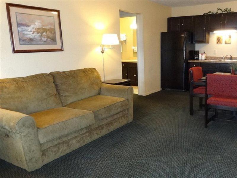 Baymont By Wyndham Petoskey Motel Buitenkant foto