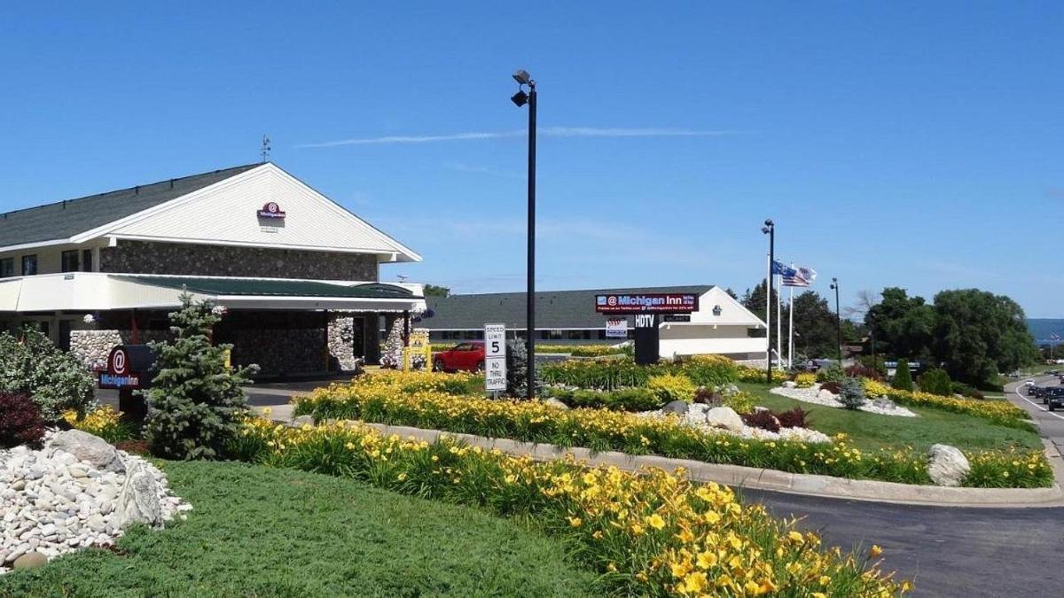 Baymont By Wyndham Petoskey Motel Buitenkant foto