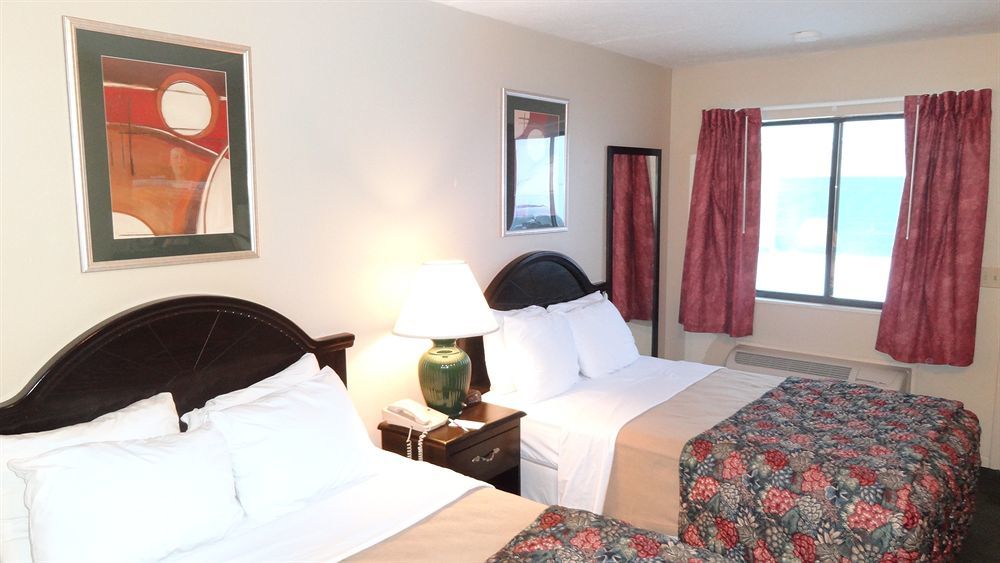 Baymont By Wyndham Petoskey Motel Buitenkant foto