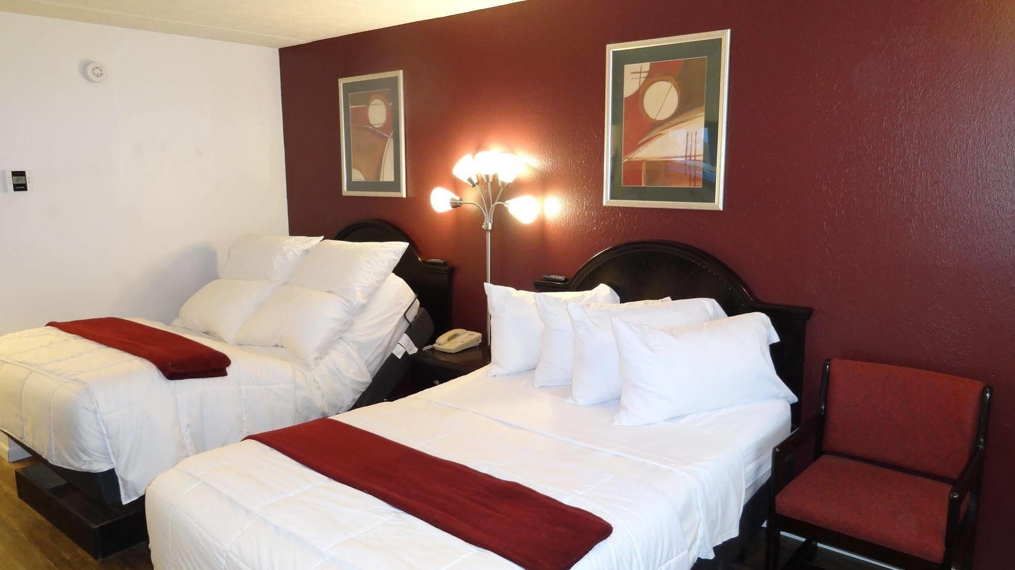Baymont By Wyndham Petoskey Motel Buitenkant foto