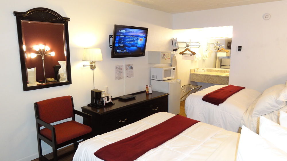 Baymont By Wyndham Petoskey Motel Buitenkant foto