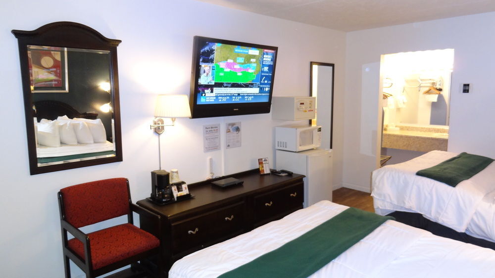 Baymont By Wyndham Petoskey Motel Buitenkant foto