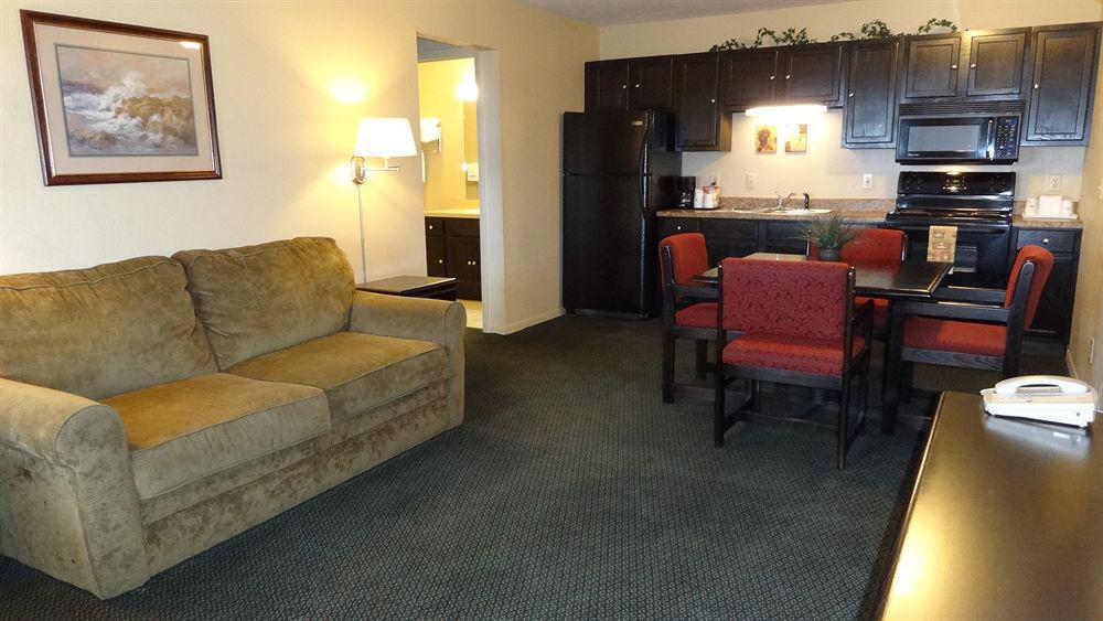 Baymont By Wyndham Petoskey Motel Buitenkant foto