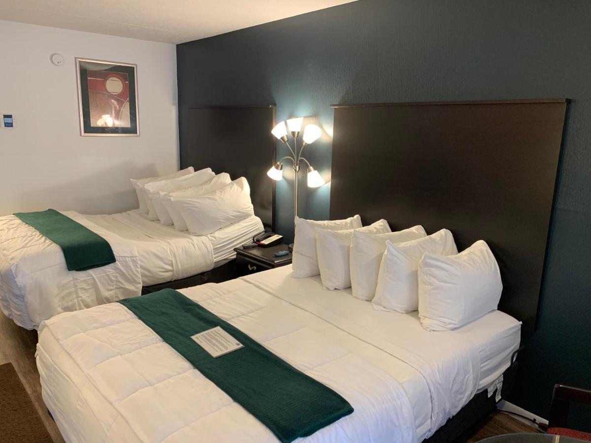 Baymont By Wyndham Petoskey Motel Buitenkant foto
